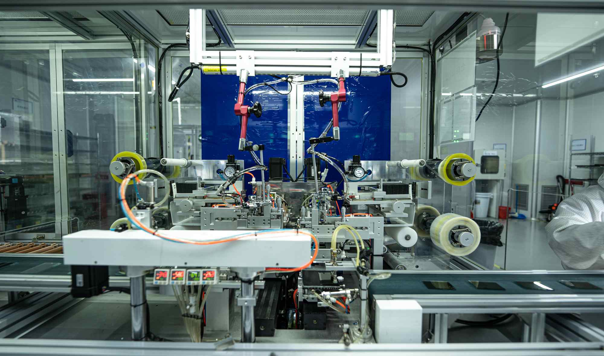 सटीक पङ्क्तिबद्धता र सेल असेंबली: एलसीडी निर्माणमा PI कोटिंग र रबिङ प्रक्रियाहरूको विश्लेषण गर्दै